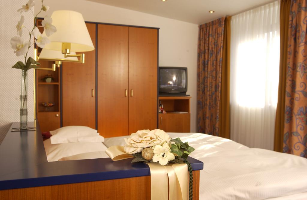 Hotel Spiegel โคโลญ ภายนอก รูปภาพ